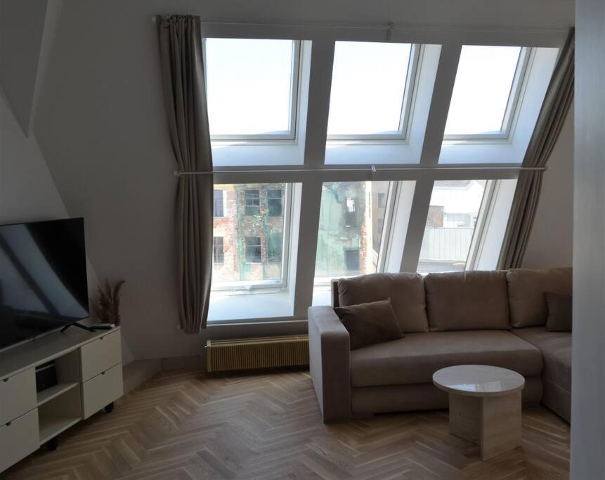 Luxury Apartment With A Balcony And View In Riga Old Town Extérieur photo