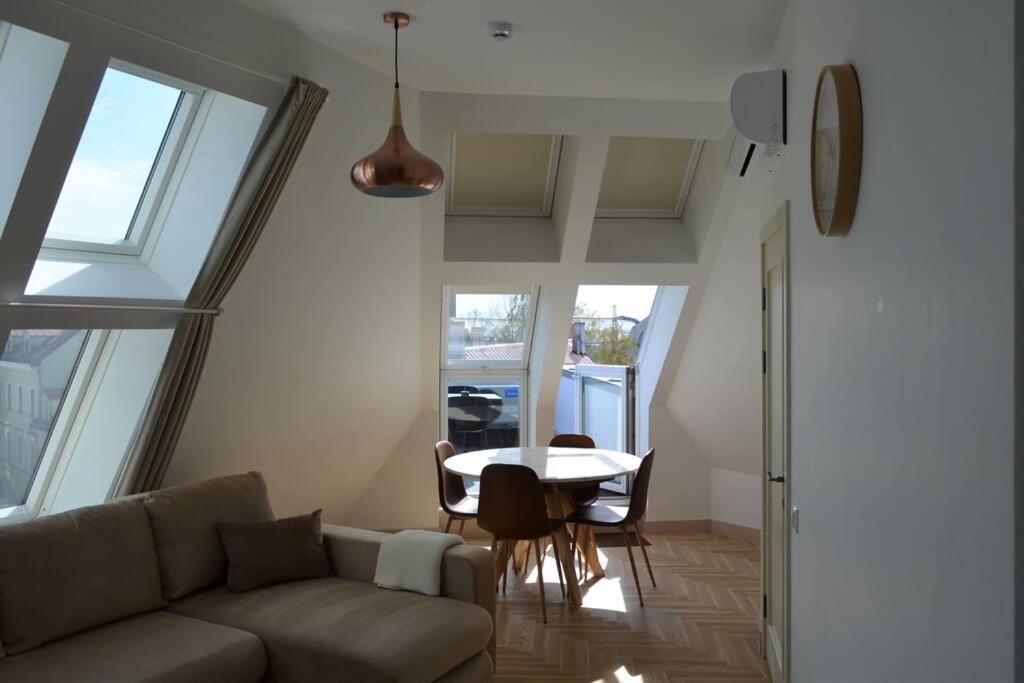 Luxury Apartment With A Balcony And View In Riga Old Town Extérieur photo