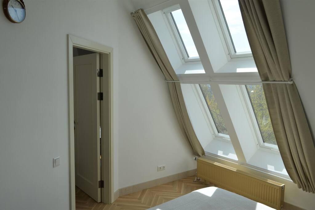 Luxury Apartment With A Balcony And View In Riga Old Town Extérieur photo
