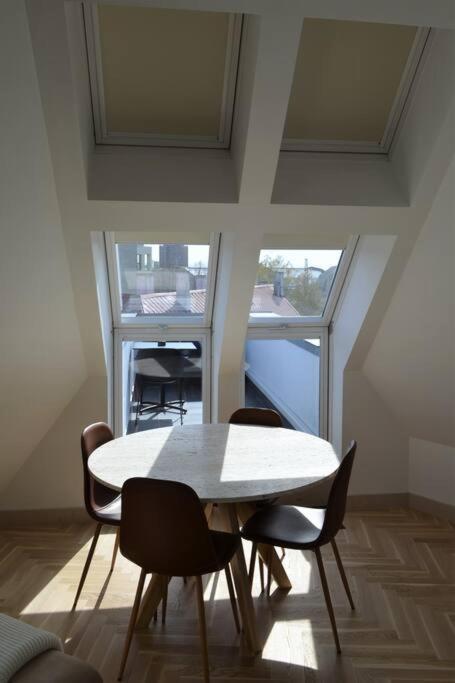 Luxury Apartment With A Balcony And View In Riga Old Town Extérieur photo