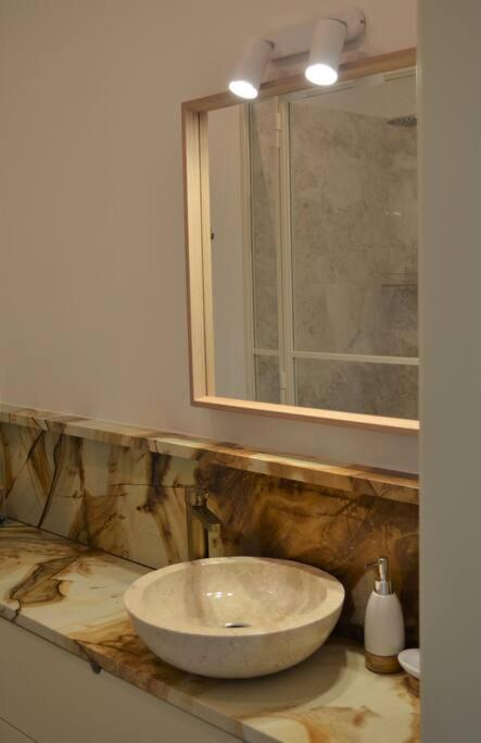 Luxury Apartment With A Balcony And View In Riga Old Town Extérieur photo