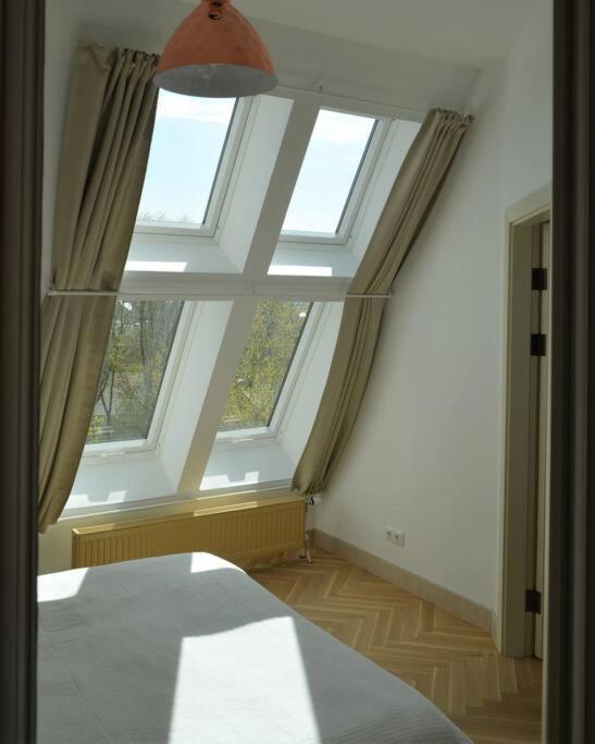 Luxury Apartment With A Balcony And View In Riga Old Town Extérieur photo