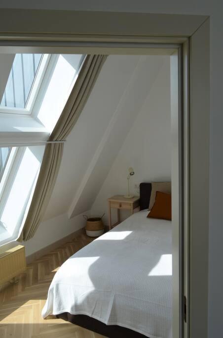 Luxury Apartment With A Balcony And View In Riga Old Town Extérieur photo