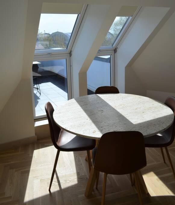 Luxury Apartment With A Balcony And View In Riga Old Town Extérieur photo